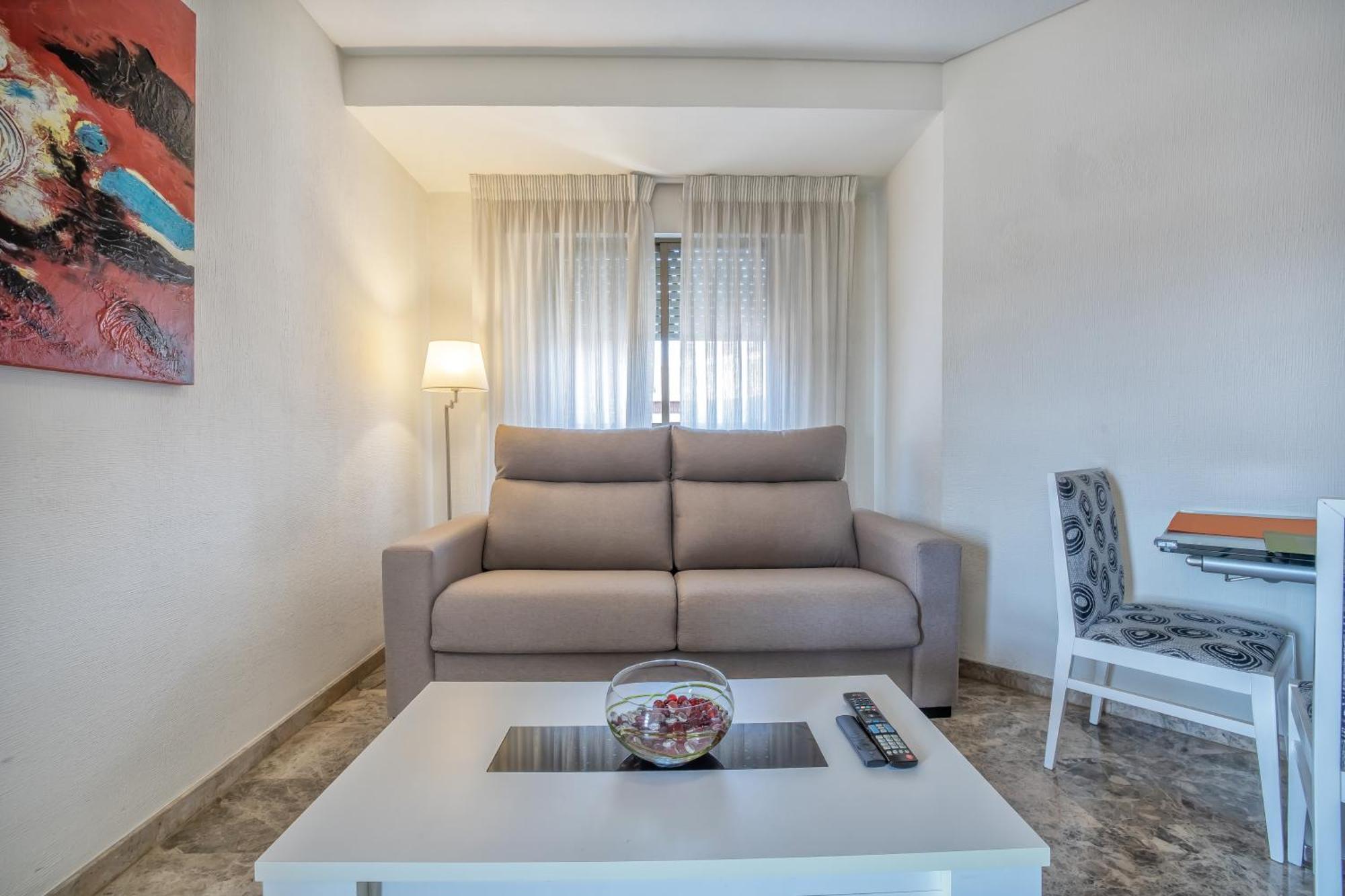 R & T Cordoba Center Apartamentos - Parking Екстериор снимка
