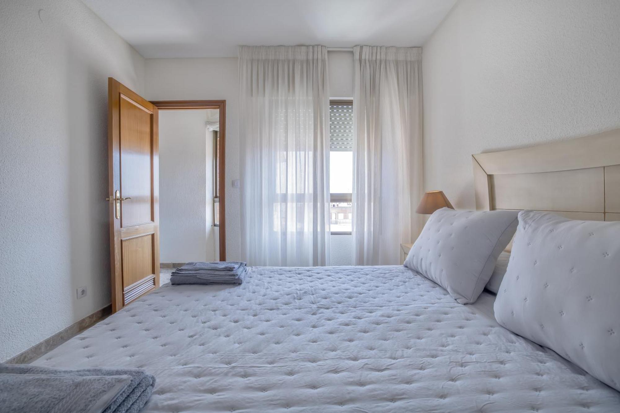 R & T Cordoba Center Apartamentos - Parking Екстериор снимка