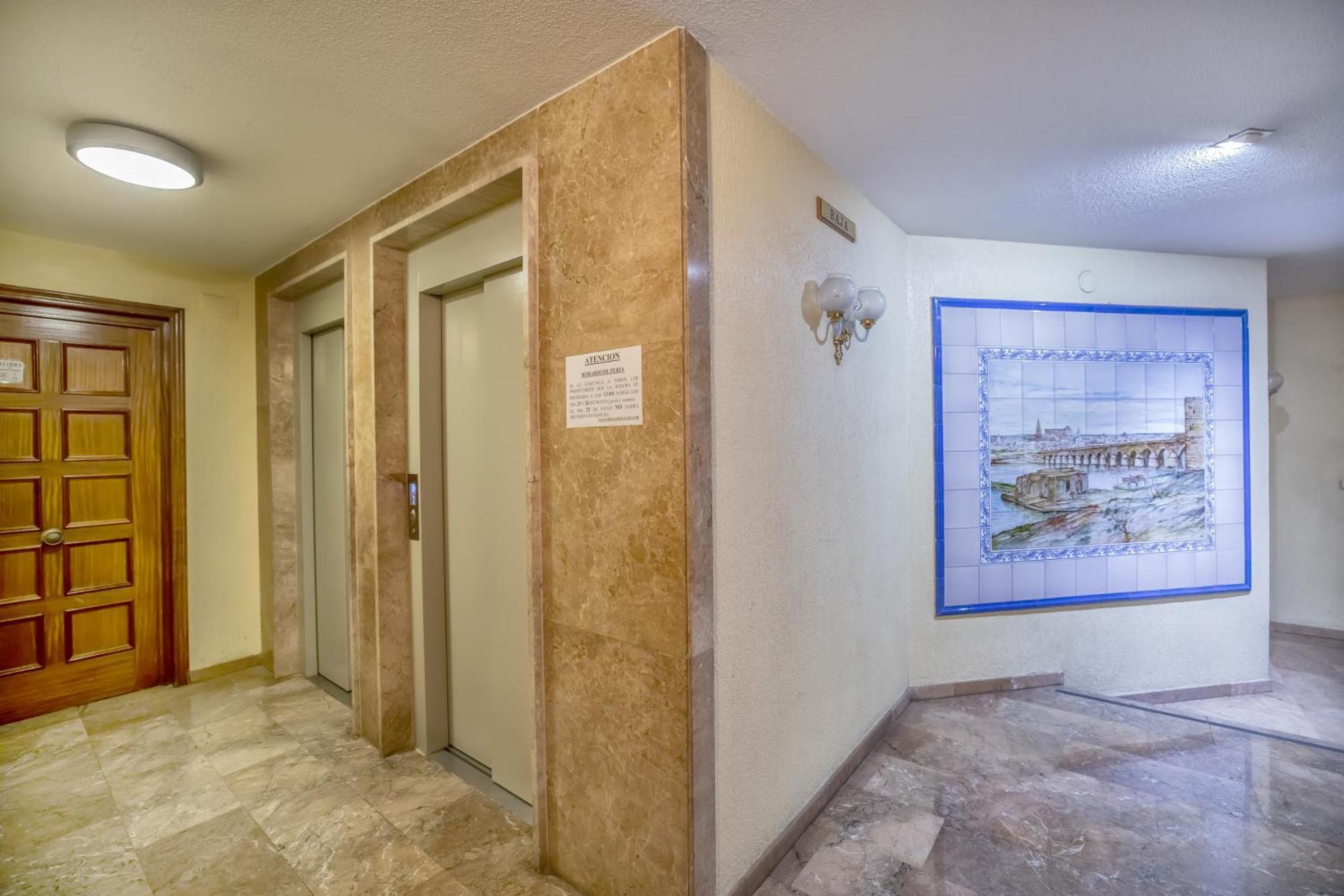 R & T Cordoba Center Apartamentos - Parking Екстериор снимка