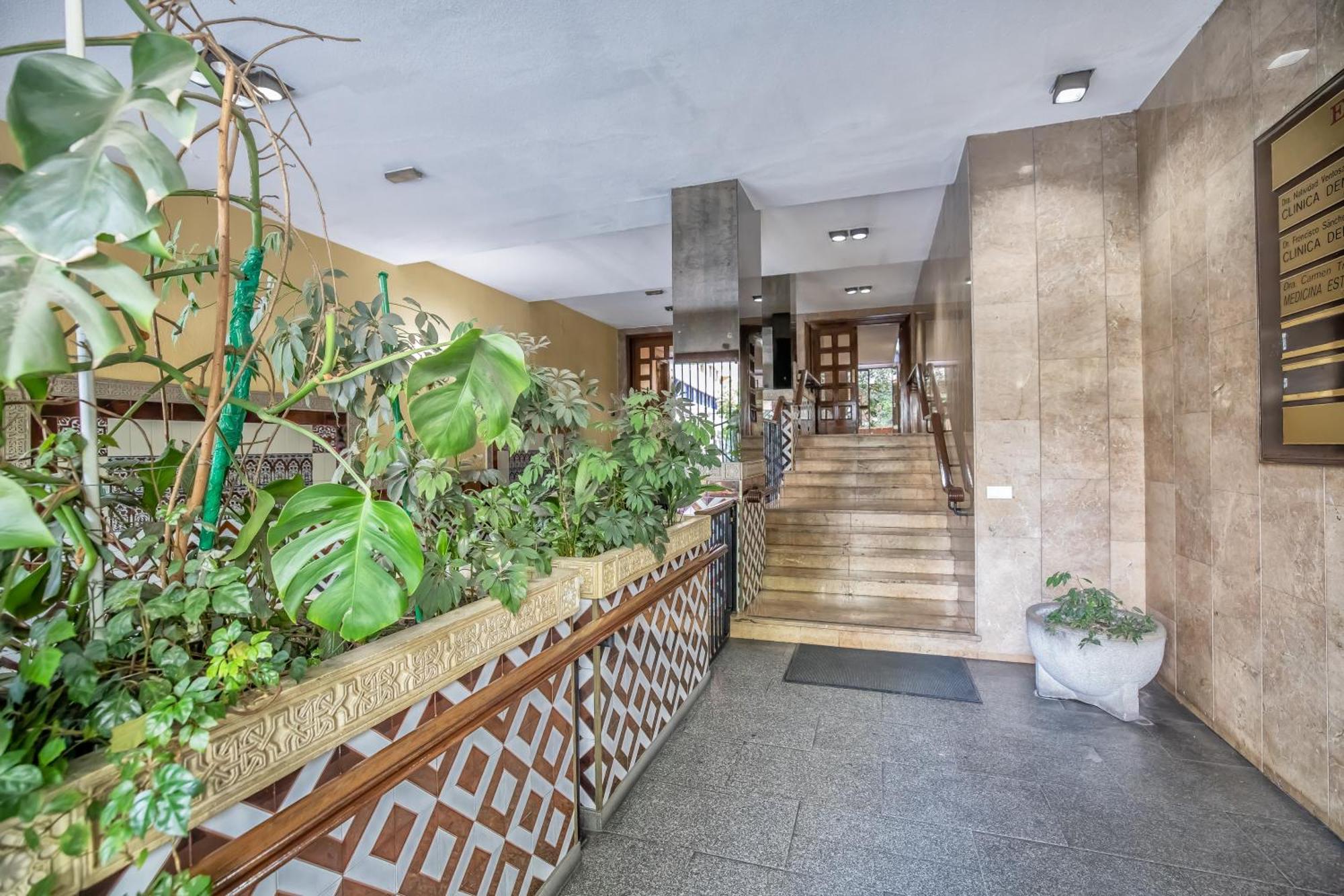 R & T Cordoba Center Apartamentos - Parking Екстериор снимка