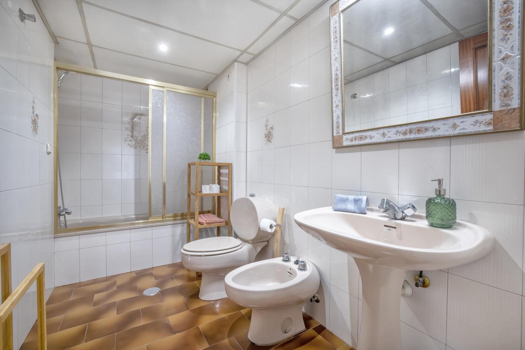 R & T Cordoba Center Apartamentos - Parking Екстериор снимка