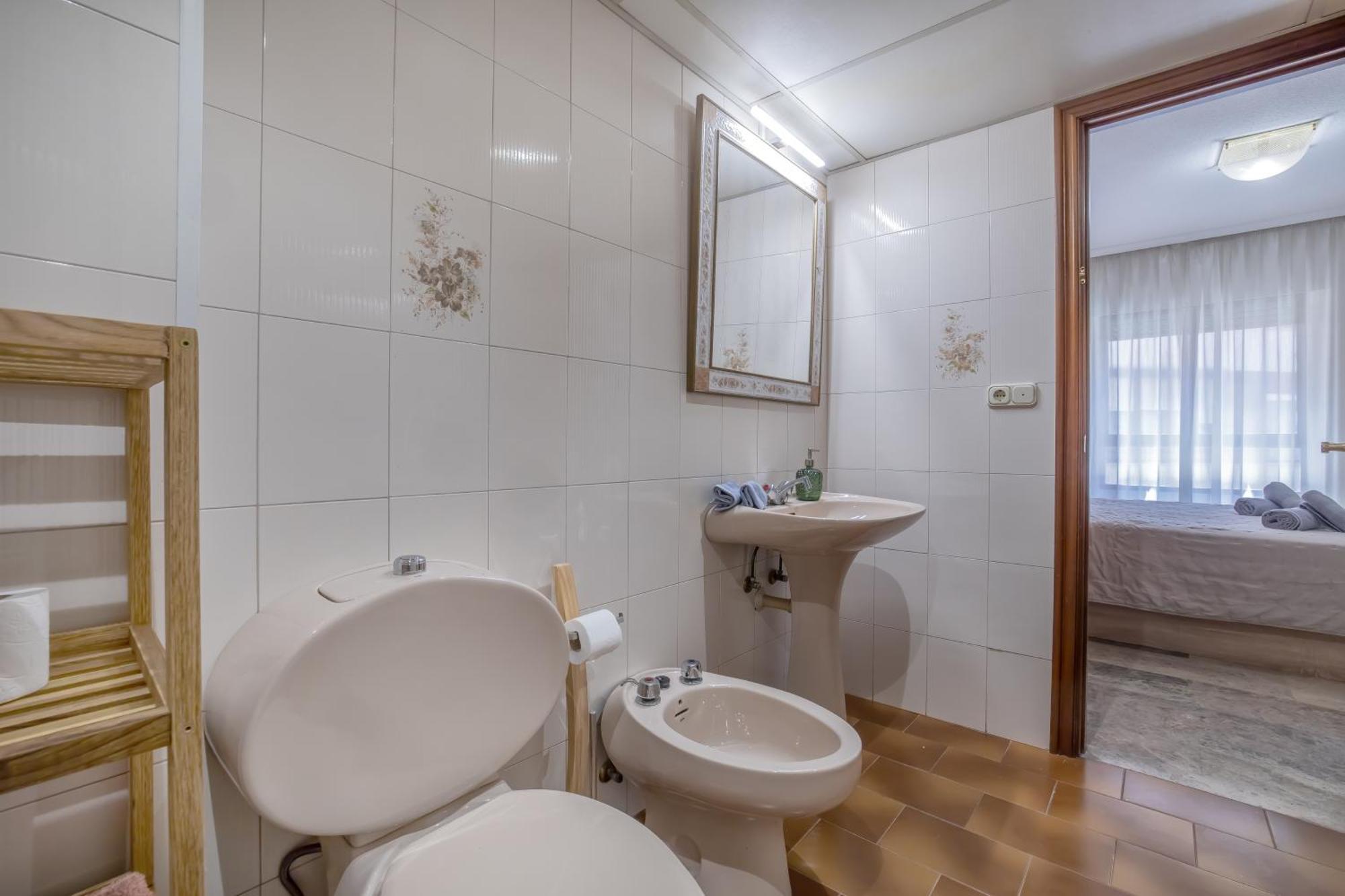 R & T Cordoba Center Apartamentos - Parking Екстериор снимка