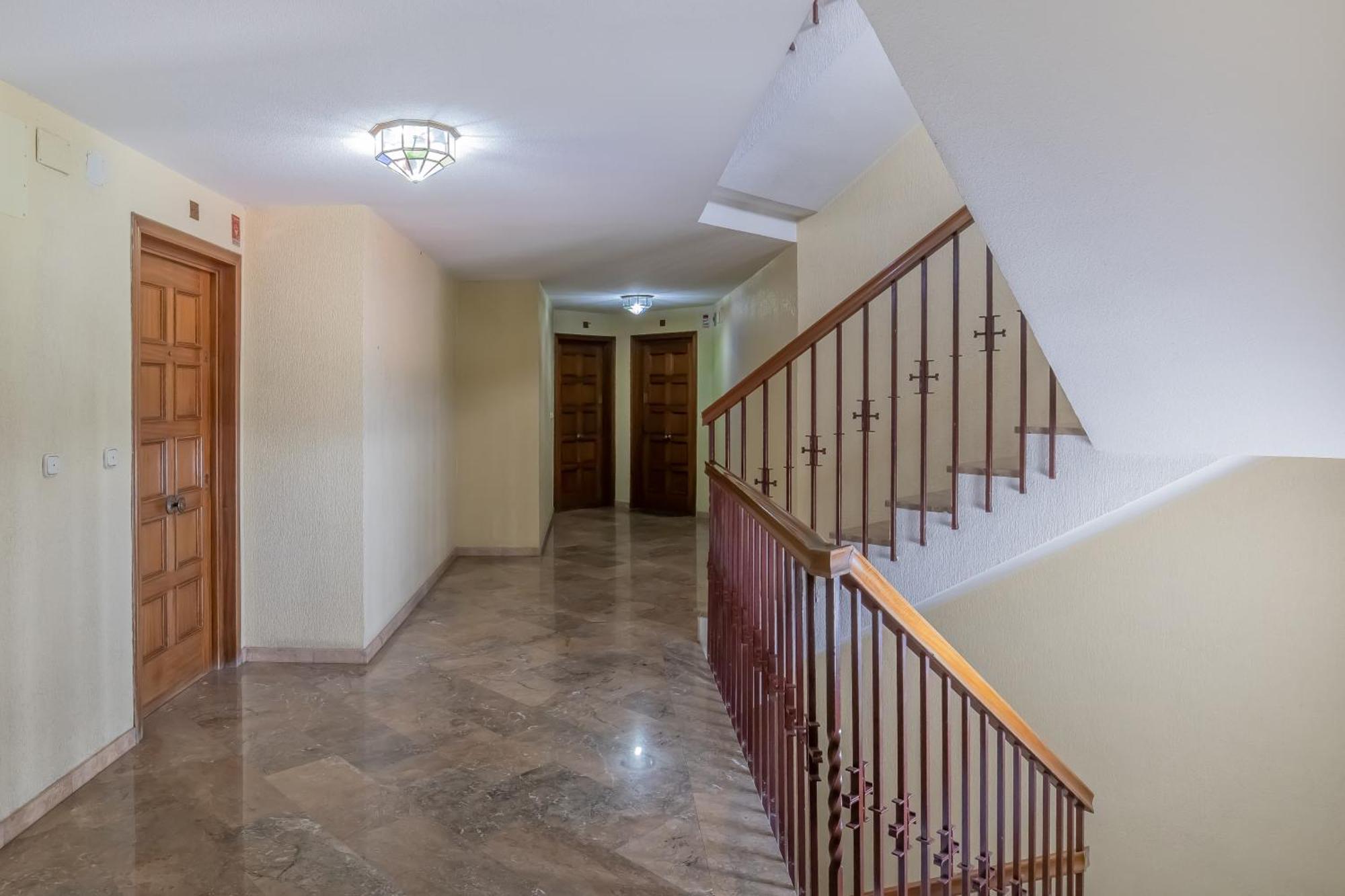 R & T Cordoba Center Apartamentos - Parking Екстериор снимка