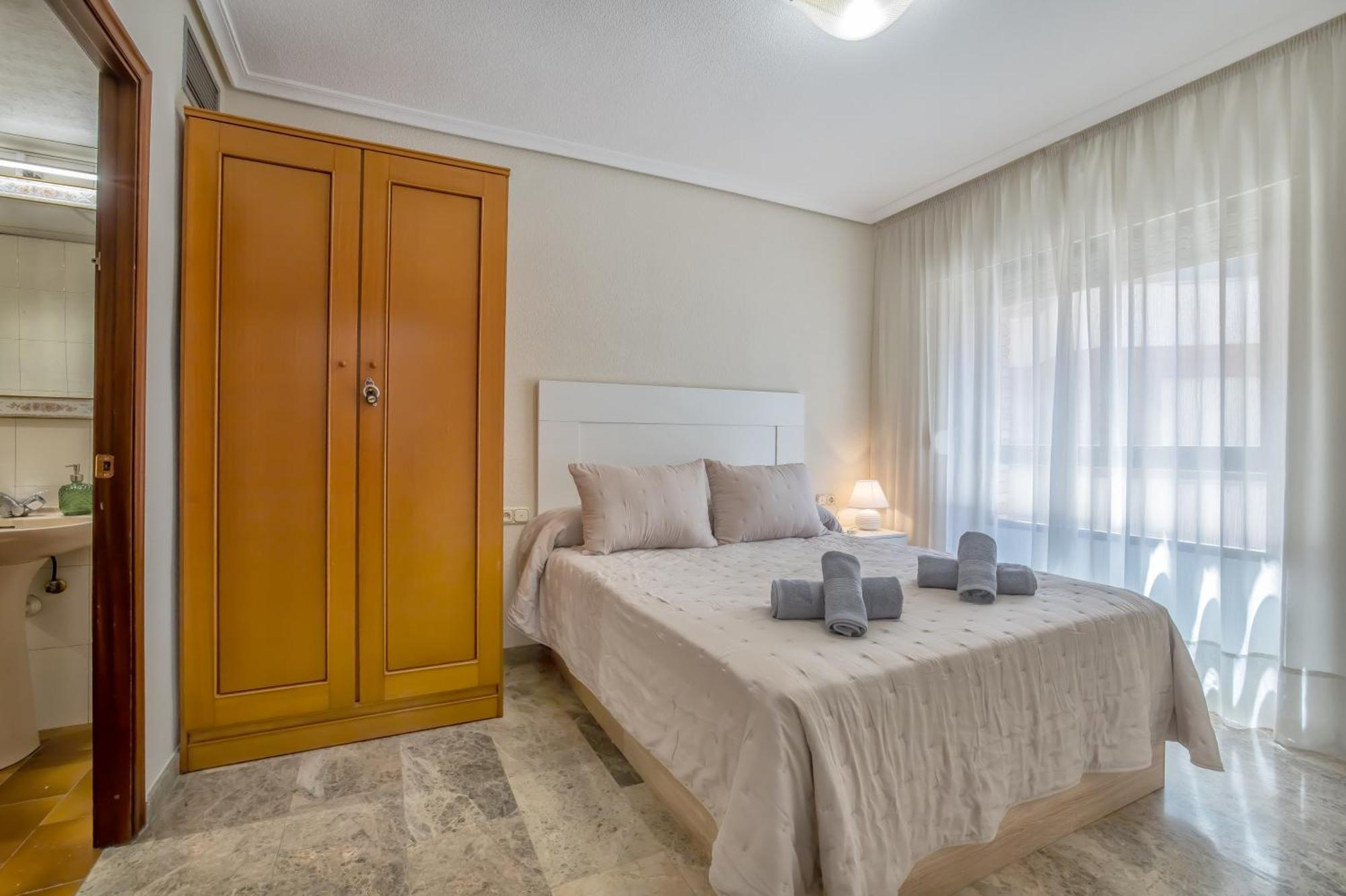R & T Cordoba Center Apartamentos - Parking Екстериор снимка