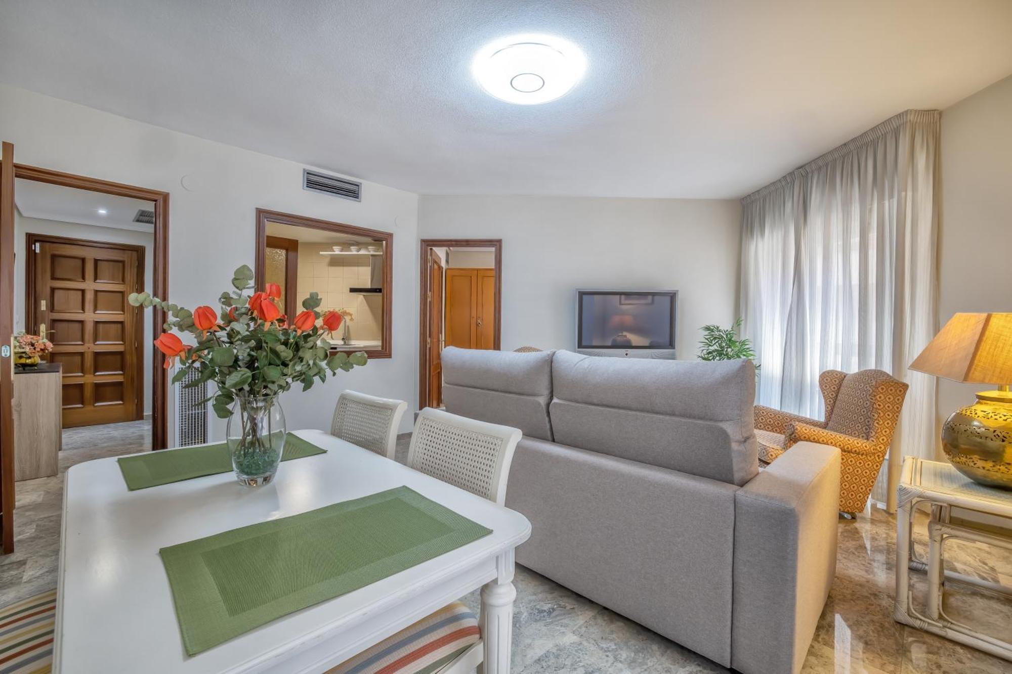 R & T Cordoba Center Apartamentos - Parking Екстериор снимка