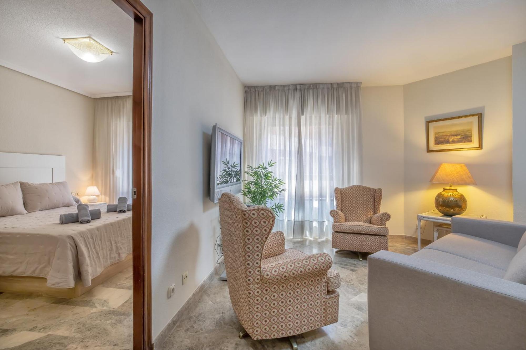 R & T Cordoba Center Apartamentos - Parking Екстериор снимка