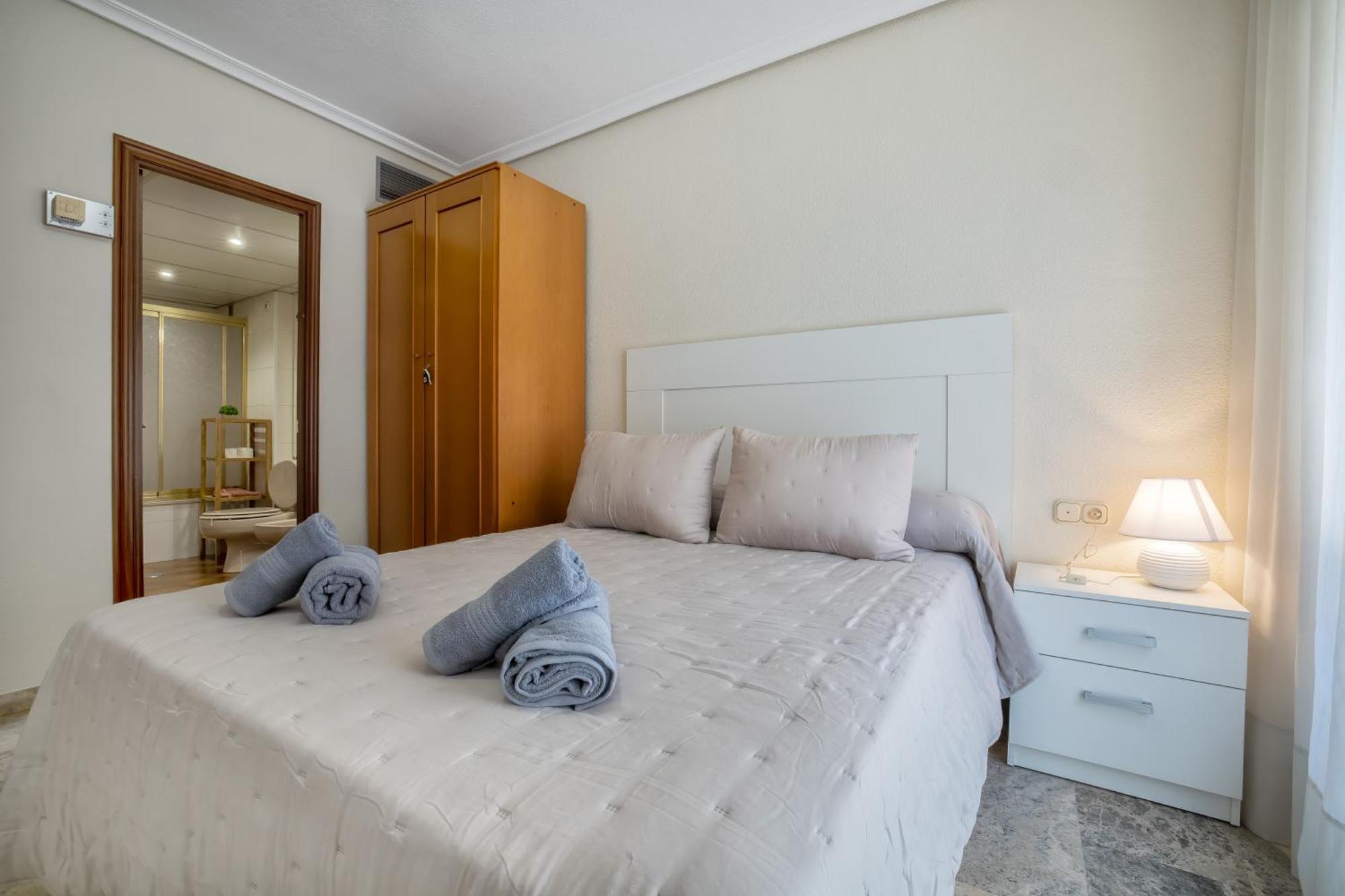 R & T Cordoba Center Apartamentos - Parking Екстериор снимка