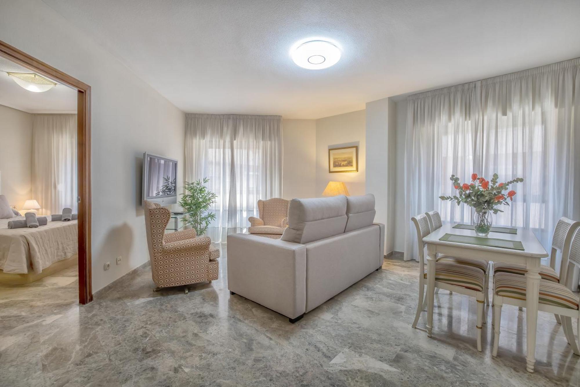 R & T Cordoba Center Apartamentos - Parking Екстериор снимка