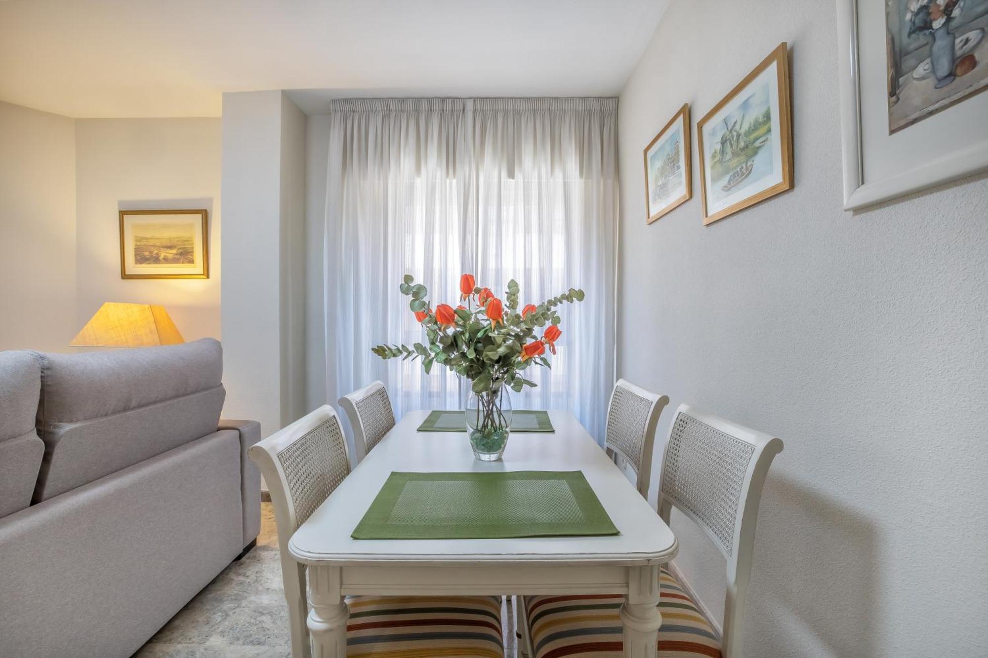 R & T Cordoba Center Apartamentos - Parking Екстериор снимка